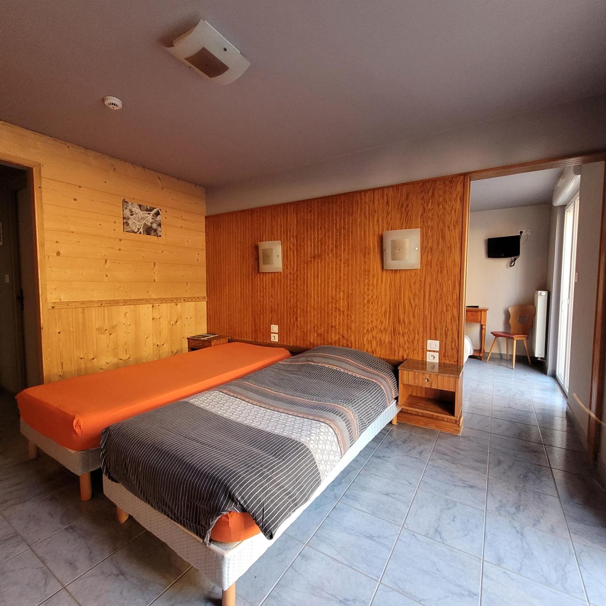 Hotel Du Lac Des Corbeaux 拉布雷斯 外观 照片